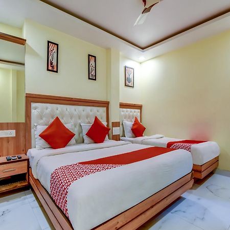 Hotel Sarthak Palace - By Pooja Hospitality Új-Delhi Kültér fotó