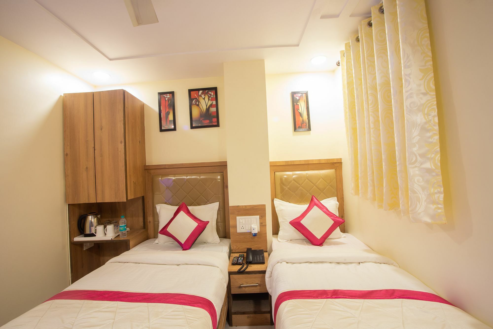 Hotel Sarthak Palace - By Pooja Hospitality Új-Delhi Kültér fotó