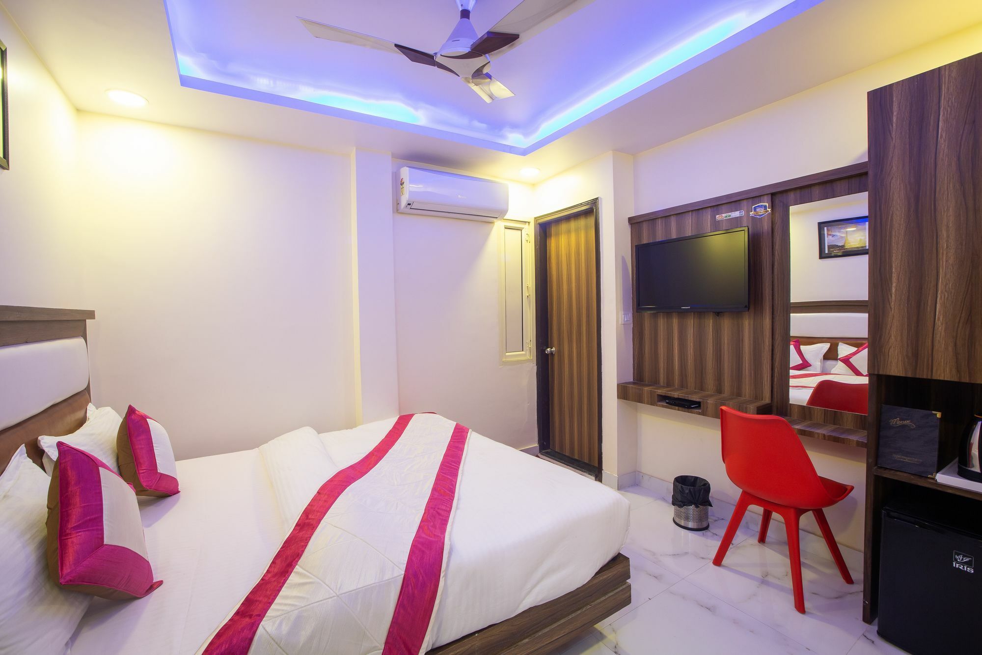 Hotel Sarthak Palace - By Pooja Hospitality Új-Delhi Kültér fotó
