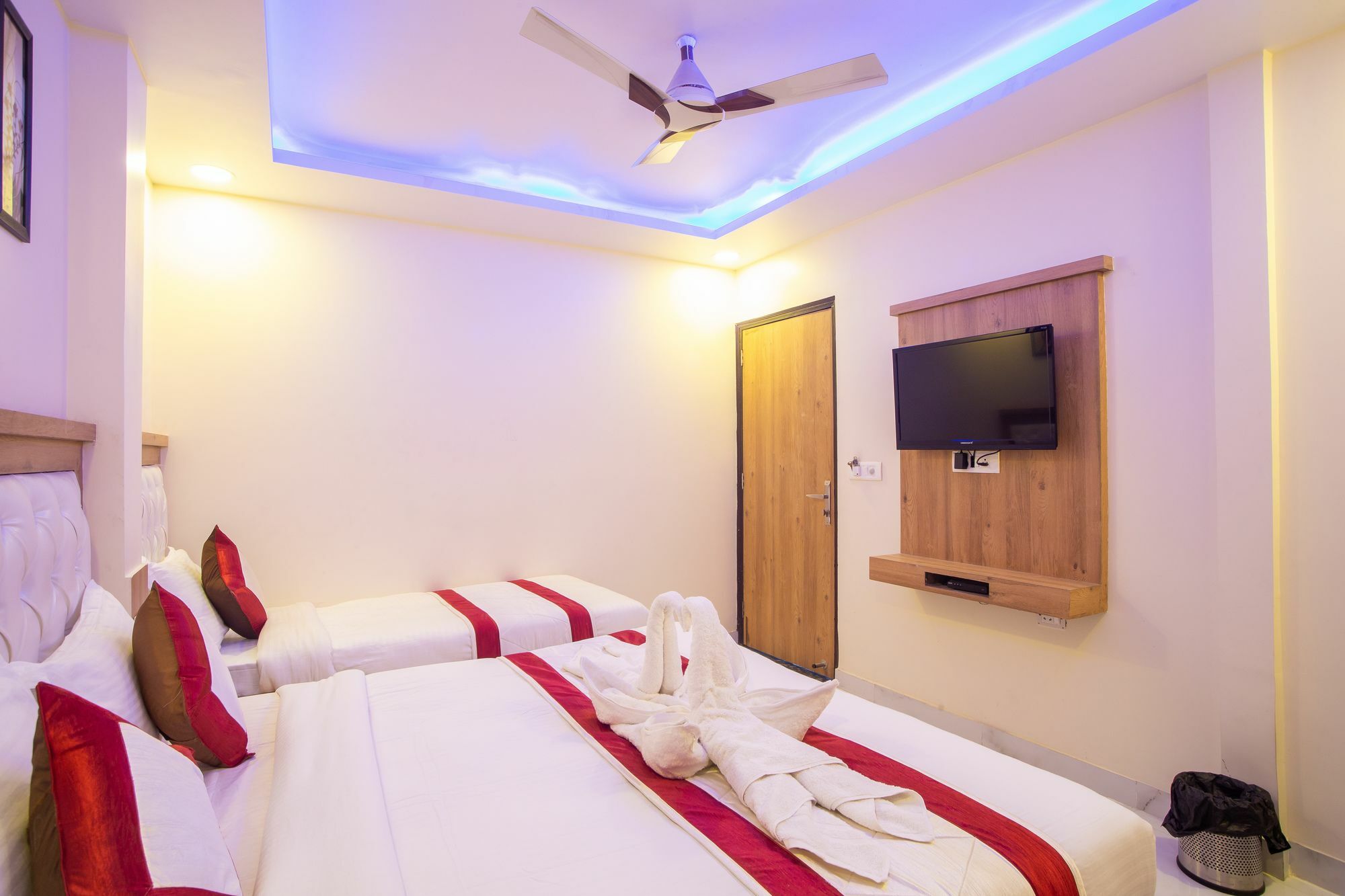 Hotel Sarthak Palace - By Pooja Hospitality Új-Delhi Kültér fotó