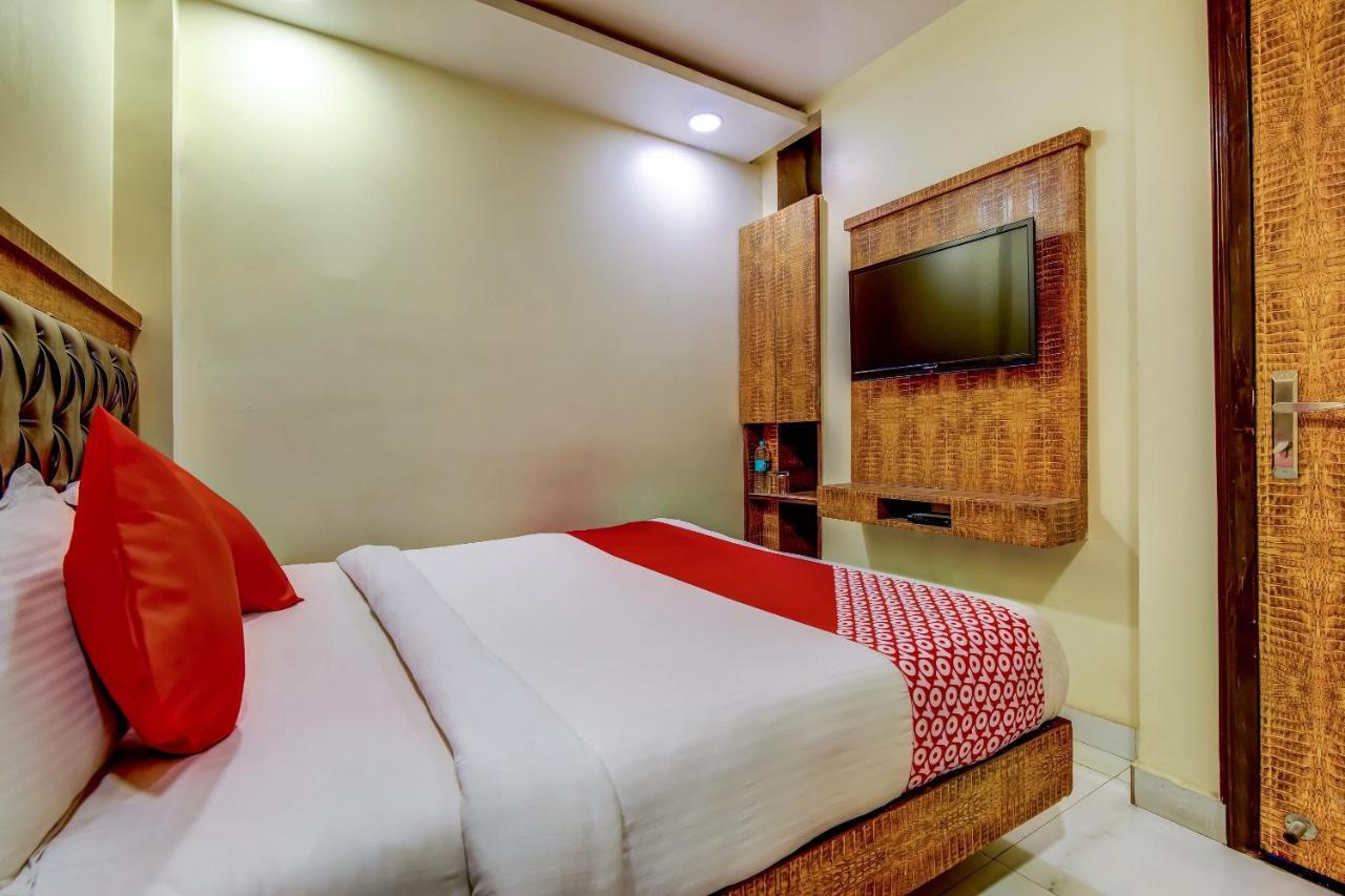 Hotel Sarthak Palace - By Pooja Hospitality Új-Delhi Kültér fotó